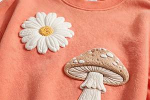 Ensemble 2 pièces pour femme : Sweat-shirt col en V corail et pantalon large marron avec appliques florales marguerite et champignon en polyester à taille élastique - Product Image 3