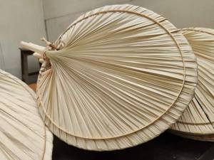 Abanico de hoja de bambú ecológico GRASS, hecho a mano en Vietnam, con forma ovalada, moderno, para decoración de bodas y regalo, tamaño personalizable. - Product Image 3