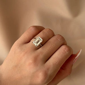 Anillo de Compromiso Solitario con Diamante Cultivado en Laboratorio, Corte Esmeralda de 5 Quilates, Certificado IGI, Color D E, Claridad VVS VS, Anillo de Joyería Nupcial de Oro Personalizado - Product Image 5