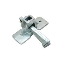 Abrazadera de cuña para encofrado industrial VAISHNAV FA-1014 con pasador de acero forjado y cuerpo de fundición maleable para uso en construcción