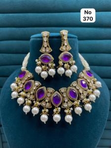 Conjunto de collar Kundan chapado en oro para novias indias con perlas de imitación y pendientes a juego de circonita para fiestas de boda de mujeres - Product Image 3