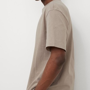 Camiseta de cuello alto de alta calidad, corte holgado, de algodón de 300 g/m², mangas sin costuras, estilo boxy, de moda. - Product Image 6