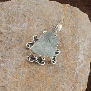 Colgante de Aguamarina en Plata de Ley 925 Hecho a Mano, Gema Natural, Collar Artesanal, Amuleto, Joyería Vintage - Product Image 1