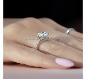แหวนแต่งงาน/หมั้น ทำมือ ทองคำขาว 14k ประดับเพชรทรงบริลเลียนต์ งานวินเทจจาก IGI Lab Grown เหมาะสำหรับทั้งชายและหญิง สำหรับงานฉลองครบรอบ - Product Image 3