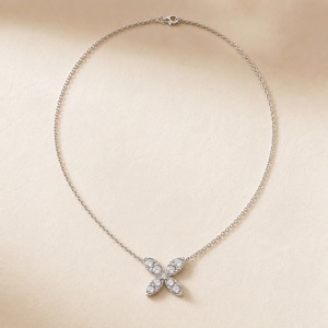 Collier pendentif de luxe minimaliste pour femme en or blanc 9K avec diamant de laboratoire taille brillant 0,054 carats Roy Diamond, délicat - Product Image 1