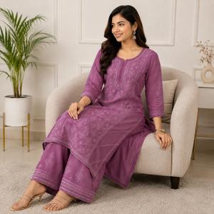 Ensemble ethnique floral haut de gamme pour femme : Kurti droit brodé main Chikankari mauve lavande et palazzo assorti - Product Image 2