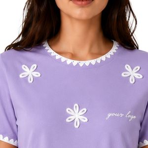 Camiseta de Mujer con Bordado Floral de Lavanda, Ribete en Contraste Blanco, Cuello Redondo, Manga Corta, Estilo Casual, OEM, ODM, Personalizable - Product Image 5