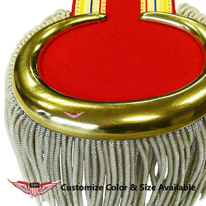Elegantes Epaulettes de Tela Roja Hechos a Mano y Ecológicos con Flecos Plateados, Accesorios para Prendas de Ceremonia - Product Image 3