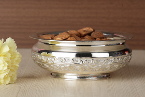 Bol Chitai classique en laiton plaqué argent, sculpté à la main, pour usage domestique - Product Image 1