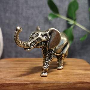 Figura de elefante compacta de aluminio, fácil de colocar en una mesa o estante, y perfecta para decoración de espacios pequeños. - Product Image 3