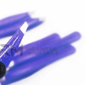 Pinza para cejas RMI de color azul oscuro con brillo y punta plateada, pinza de acero inoxidable con punta angular. - Product Image 6