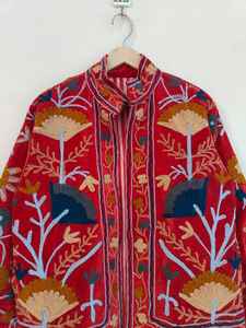 Chaqueta Exclusiva de Terciopelo Suzani Bordada a Mano: Abrigo Estilo Indio Hecho a Mano, Túnica Nupcial Boho, Chaqueta para Festivales, Regalo para Ella - Product Image 2