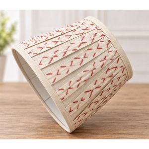 Pantalla de Lámpara Flexible de Algodón Premium |   Pantalla de lámpara de tela cónica hecha a mano con patrón de costura abstracto rojo y ribete natural - Product Image 1