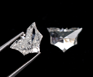 OM GEMS - Par de diamantes cultivados en laboratorio, corte personalizado de 3.08 CT, CVD/HPHT, corte de murciélago, VVS-VS, perforados con láser, sueltos, para joyería - Product Image 1