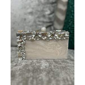 Pochette en résine artisanale pour femmes, sac de soirée de luxe écologique, décorations de mariage pour les fêtes et les occasions spéciales - Product Image 1