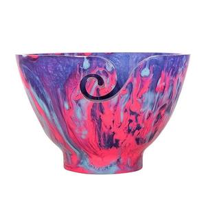 Bol à fil en résine marbrée bleu et blanc fait main avec découpe en spirale pour le rangement des fils à tricoter et à crocheter, cadeau artisanal artistique - Product Image 1