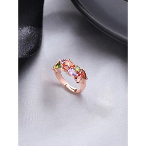 Anillo chapado en oro rosa de 18 quilates con circonita cúbica suiza, piedras multicolores, diseño romántico de flor y enredadera para mujer, para bodas y fiestas. - Product Image 3
