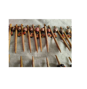 Bâtonnet à chignon artisanal en bois, léger, finition naturelle, accessoire pour cheveux pour un usage quotidien et festif - Product Image 6