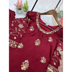 Vêtements et accessoires musulmans traditionnels de créateur, magnifique ensemble haut-bas-dupatta pour les fêtes - Product Image 4