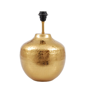 Lampe de table en métal doré antique en gros, style rétro bohème, avec parasol à franges, pour salon, chambre à coucher, projets hôteliers - Product Image 1