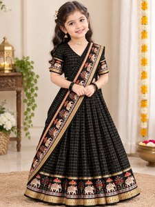 Magnifique Lehenga Choli en coton traditionnel pour demoiselles d'honneur, imprimé numérique, broderie, pour mariages et fêtes, robe de soirée - Product Image 2