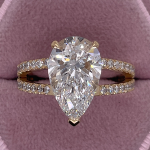 Bague de fiançailles à deux branches avec diamant de laboratoire taille poire de 4,50 carats - Product Image 1