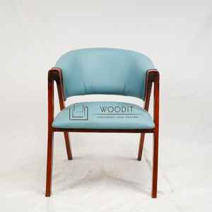 เก้าอี้รับประทานอาหารกลางแจ้งสไตล์ยุโรปสมัยใหม่ หุ้มเบาะ โครงไม้เนื้อแข็ง 100% เหมาะสำหรับร้านอาหาร คาเฟ่ โรงแรม - Product Image 4