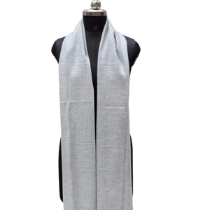 Elegante Estola Gris Lisa de Lana y Acrílico, Bufanda de Invierno Hecha a Mano para Mujer de 28x80 Pulgadas, Chal Cómodo de Fibra Suave para Dama - Product Image 1