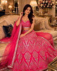 Ensemble Lehenga Choli de mariée rose brodé, tenue de mariage indienne, robe de soirée traditionnelle longue jusqu'au sol - Product Image 1