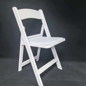 Chaise pliante moderne en résine blanche avec dossier confortable, assise rembourrée, pieds stables, portable, écologique, pour extérieur, jardin, parc, mariage - Product Image 1