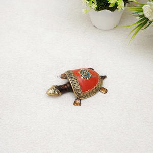 Décoration tortue artisanale avec verre coloré rouge/doré/bleu, métal laiton et travail détaillé de la coquille - Product Image 4