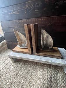 Porte-livres traditionnels de luxe en aluminium, améliorant l'esthétique de la salle d'étude, construction métallique durable - Product Image 3