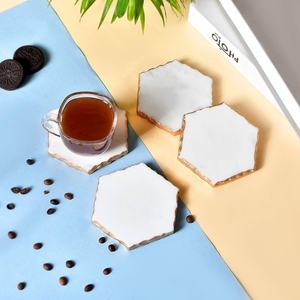 Juego de Posavasos Hexagonales de Mármol Blanco con Borde Dorado – Posavasos de Piedra Natural de Lujo para el Hogar, Hoteles y Regalos - Product Image 3