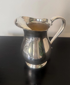 Carafe de service en acier inoxydable martelé faite à la main avec couvercle, pichet à eau en métal durable pour l'hôtellerie, la restauration et la maison - Product Image 4