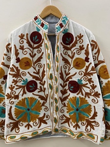 Veste ethnique en velours Suzani pour femmes, veste de festival faite à la main, broderie bohème, vêtement d'extérieur d'hiver, veste de festival traditionnelle faite à la main - Product Image 3