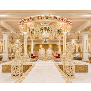 Ensemble de Mandap de Mariage Indien Blanc et Doré, Ensemble de Mandap de Mariage en Fibre Sculptée Ivoire Royal et Doré, Ensemble de Mandap Premium pour Événements, USA - Product Image 1