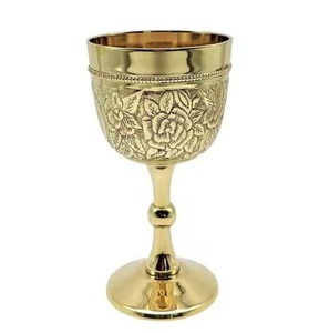 Coupe à vin élégante en laiton, gobelet artisanal de créateur pour fêtes et cadeaux, tendance du moment - Product Image 1