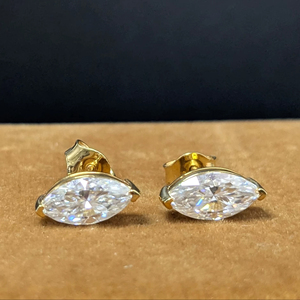 Boucles d'oreilles en or jaune 14 carats, diamants de laboratoire certifiés IGI VVS taille marquise 2 carats, design vintage unique à fermoir poussoir, pour mariage - Product Image 2