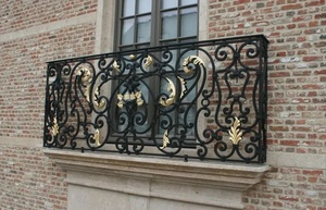 Rampe de balcon en fer forgé de style victorien KHP, à fixer au sol ; Montage facile, résistante à la rouille, avec accents dorés, garantie 3 ans - Product Image 6