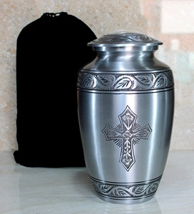 Urne funéraire en aluminium au design intemporel, idéale pour les services commémoratifs et la conservation des précieux souvenirs de nos proches. - Product Image 2