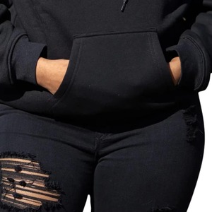 Sweat-shirt à capuche unisexe 1922 All Black, style sororité grecque, streetwear décontracté, confort premium - Product Image 4