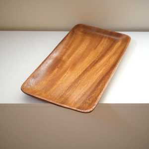 Planche à servir en acacia Art Déco avec motif végétal, multifonctionnelle pour la décoration de mariage - Product Image 1