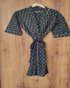 Hermoso Kimono Estampado de Algodón con Estampado Floral Hecho a Mano, Ropa de Dormir Transpirable de Manga Larga, Tallas Disponibles - Product Image 1