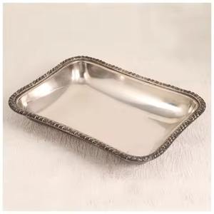 Plateau de service traditionnel en métal, assiette décorative pour les cérémonies culturelles et les occasions festives - Product Image 1