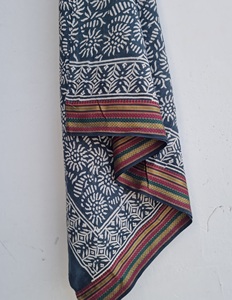 Paréo en coton imprimé à la main avec bordure Zari, motif floral, léger, style bohème, pour la plage, écharpe d'été indienne - Product Image 5