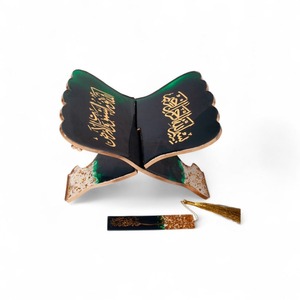 Support de Coran personnalisé en résine rose avec marque-page et tasbih assortis - Product Image 3