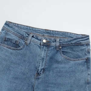Jeans à jambe droite en denim, conçus pour un usage quotidien décontracté et un style urbain. - Product Image 2