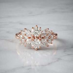 Bague de fiançailles de luxe en or rose 14 carats avec diamants ronds et marquise, motif floral, cultivés en laboratoire, cadeau pour petite amie - Product Image 1