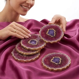 Juego de Posavasos Redondos de Resina y Madera con Diseño Clásico, Hechos a Mano, Ecológicos, Duraderos, con Borde Dorado y Morado - Product Image 3