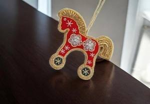 Adorno Colgante Red Horse Zari – Adorno Bordado a Mano con Cuentas para Decoración Festiva y Étnica, Decoración Colgante para Ramadán - Product Image 2